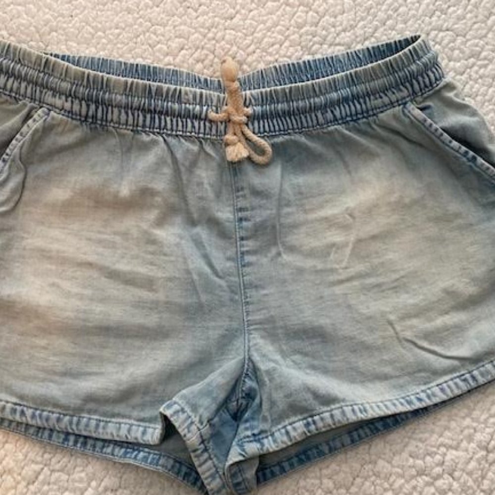 Brand New - Aerie Chambray Short - Size M